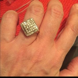 Beautiful 10kt gold ring.